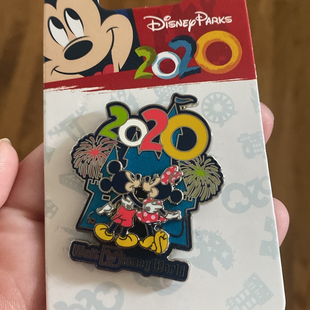 Disney Parks collector pin Mickey and Minnie 2020